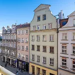 Atmospheric 2-bedroom Near The Market Square By Renters شقة فروتسواف