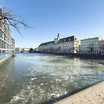 Atmospheric 2-bedroom Near The Market Square By Renters شقة فروتسواف