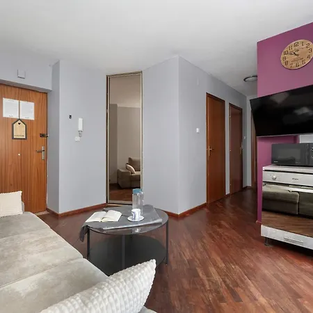Daire Atmospheric 2-bedroom Near The Market Square By Renters Wroclaw