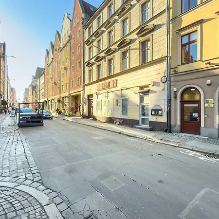 Daire Atmospheric 2-bedroom Near The Market Square By Renters Wroclaw