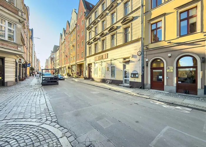 Daire Atmospheric 2-bedroom Near The Market Square By Renters Wroclaw