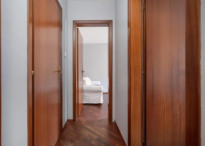 Daire Atmospheric 2-bedroom Near The Market Square By Renters Wroclaw