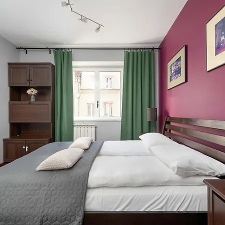 Atmospheric 2-bedroom Near The Market Square By Renters Breslavia