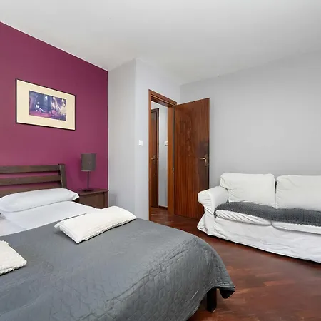 Atmospheric 2-bedroom Near The Market Square By Renters Διαμέρισμα *