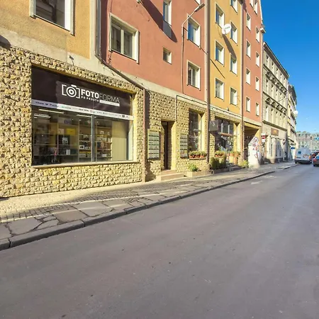 Atmospheric 2-bedroom Near The Market Square By Renters Lägenhet Wrocław