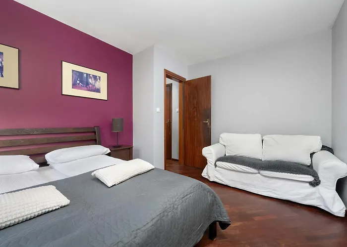 Atmospheric 2-bedroom Near The Market Square By Renters Apartament *